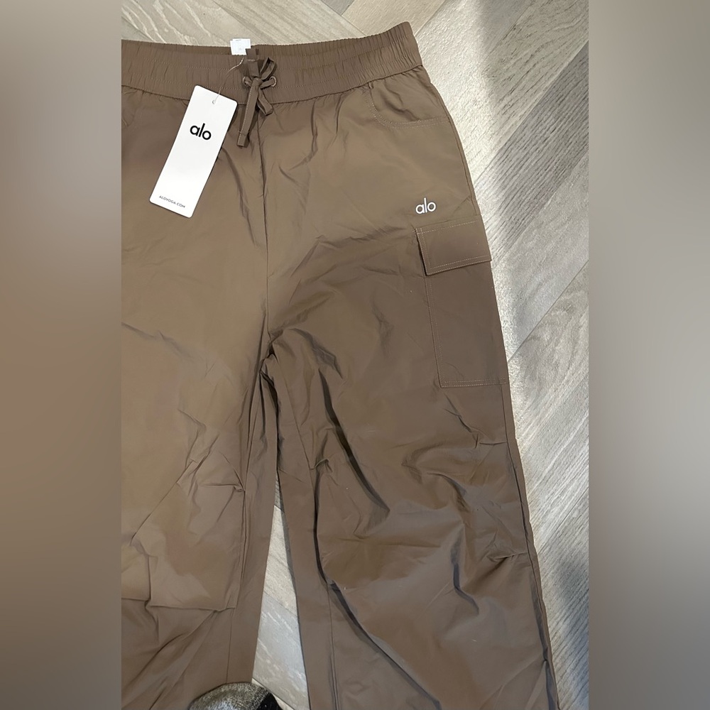 ALO Yoga Women Brown Windbreaker Cargo Pants - Picture 4 of 7